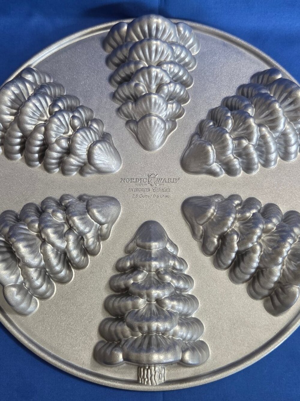 Nordic Ware EVERGREEN/Fir TREE Cakelet Cake PAN 6 Muffin Mold Cupcake Christmas